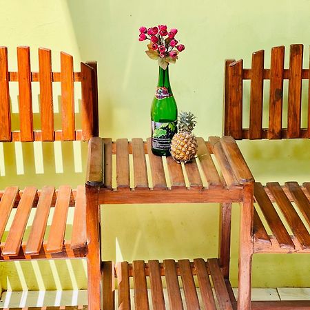 Kurnia Family Homestay & Restaurant! Huu Exteriér fotografie