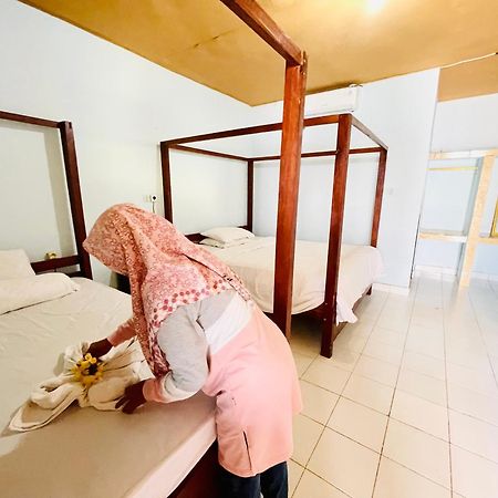 Kurnia Family Homestay & Restaurant! Huu Exteriér fotografie