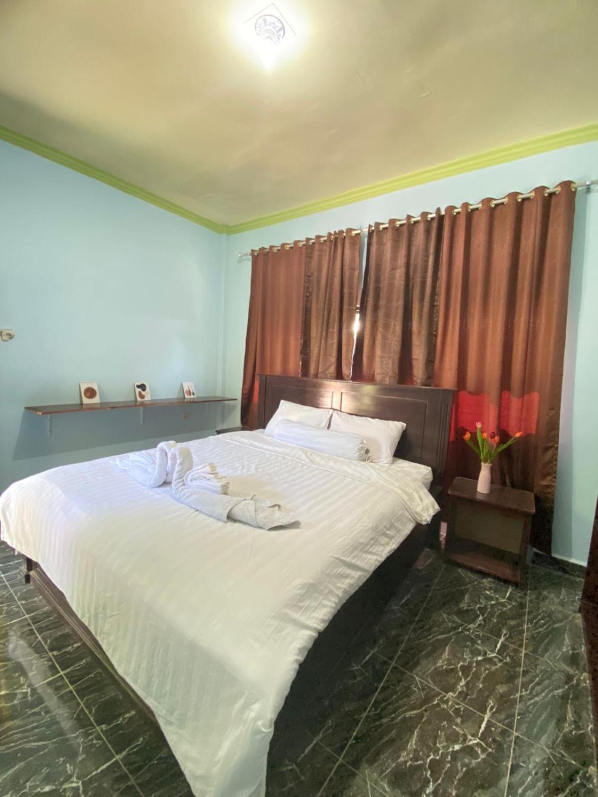 Kurnia Family Homestay & Restaurant! Huu Exteriér fotografie