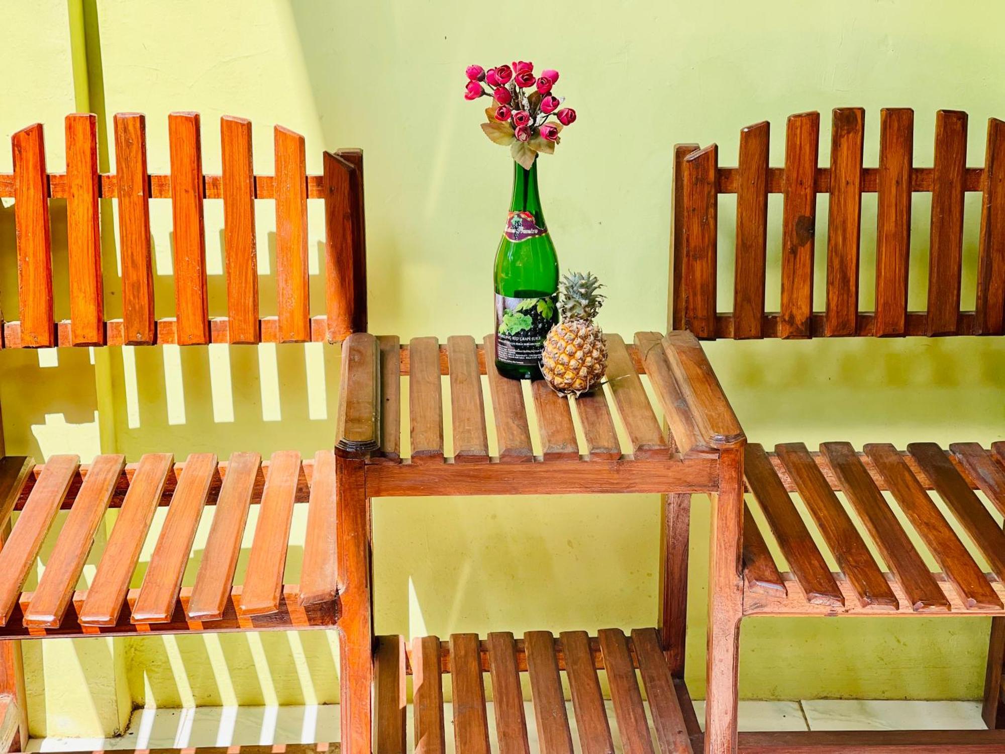 Kurnia Family Homestay & Restaurant! Huu Exteriér fotografie
