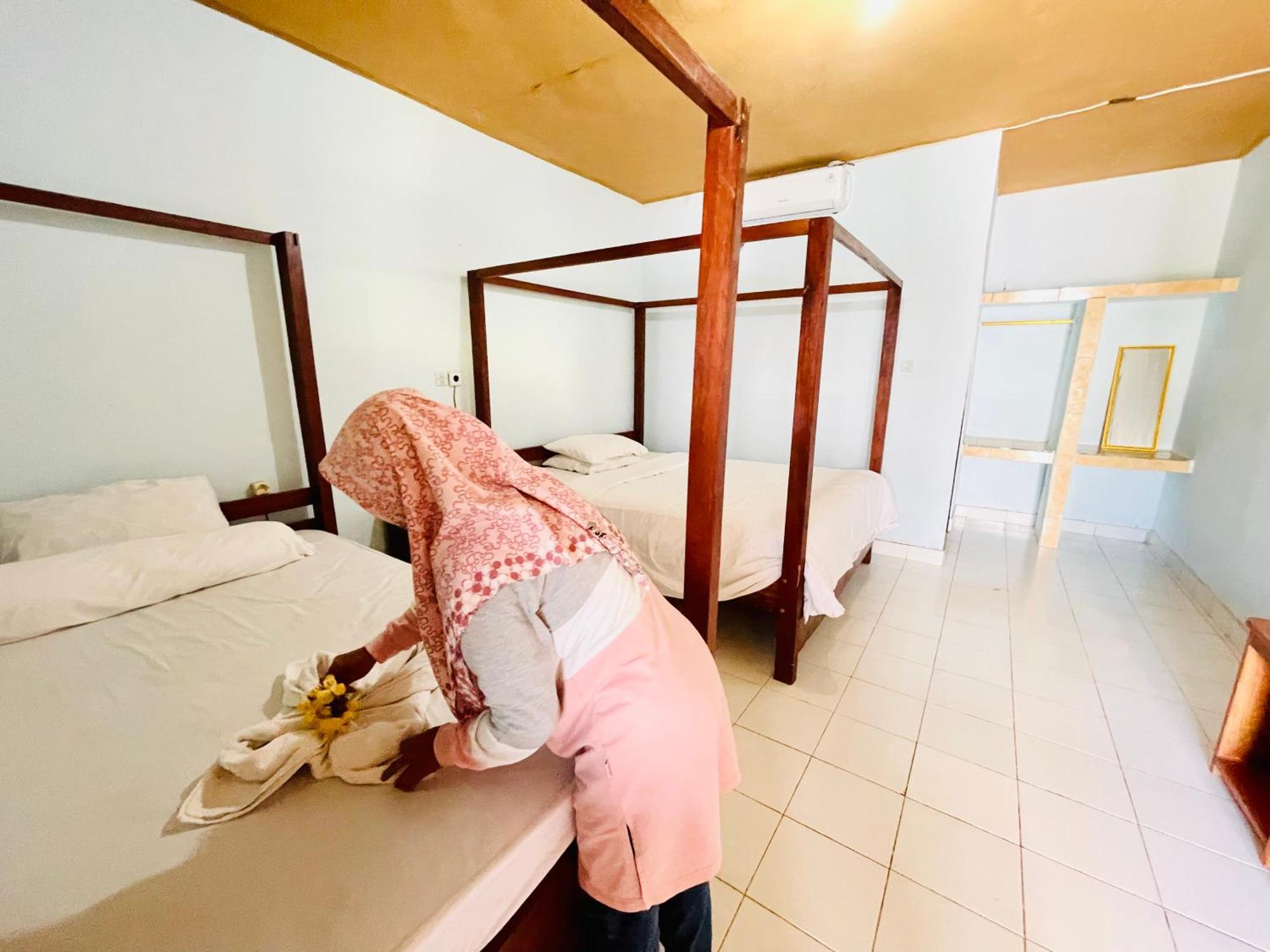 Kurnia Family Homestay & Restaurant! Huu Exteriér fotografie